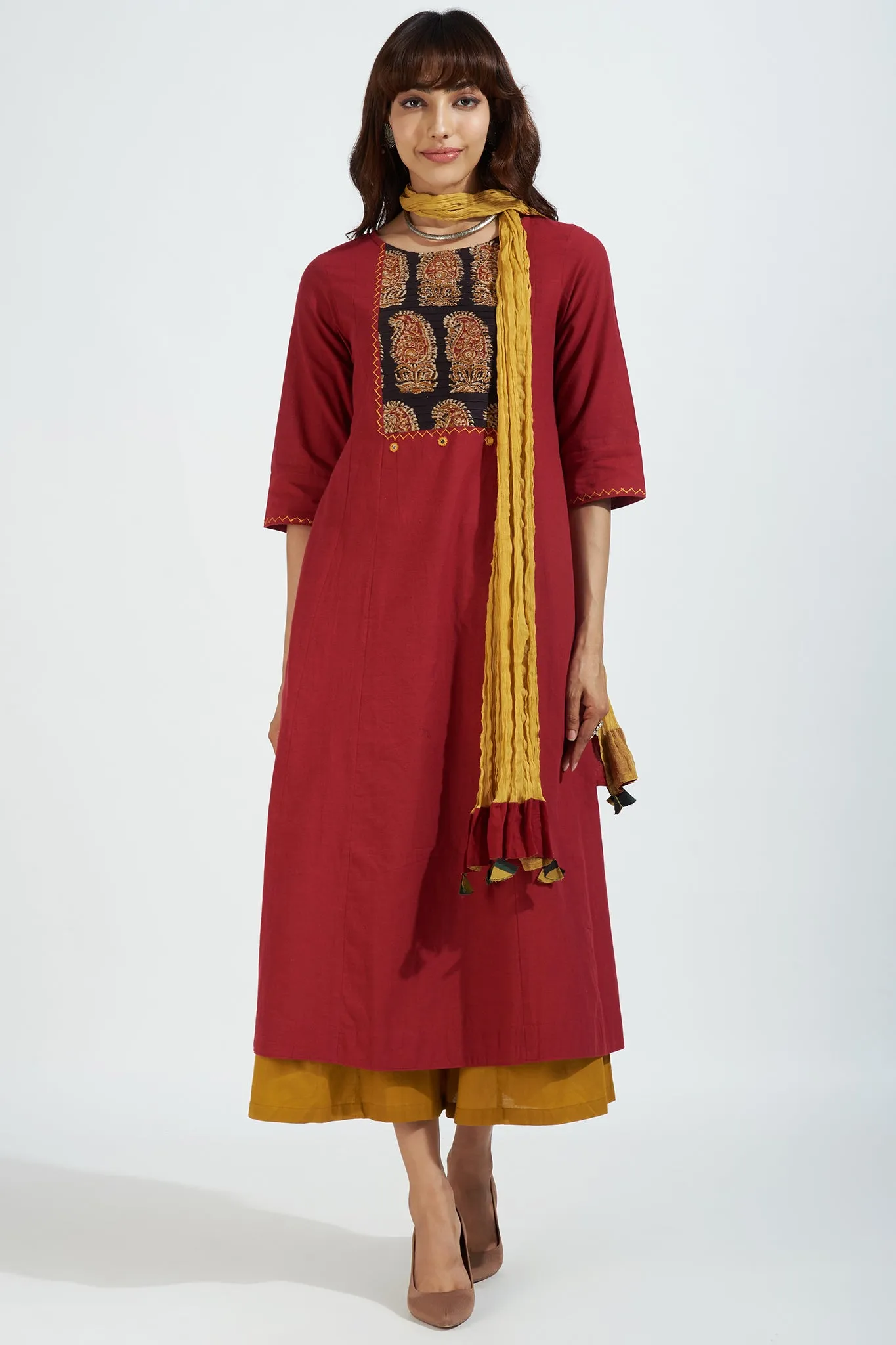 pintuck yoke kurta - scarlet red & noir paisleys