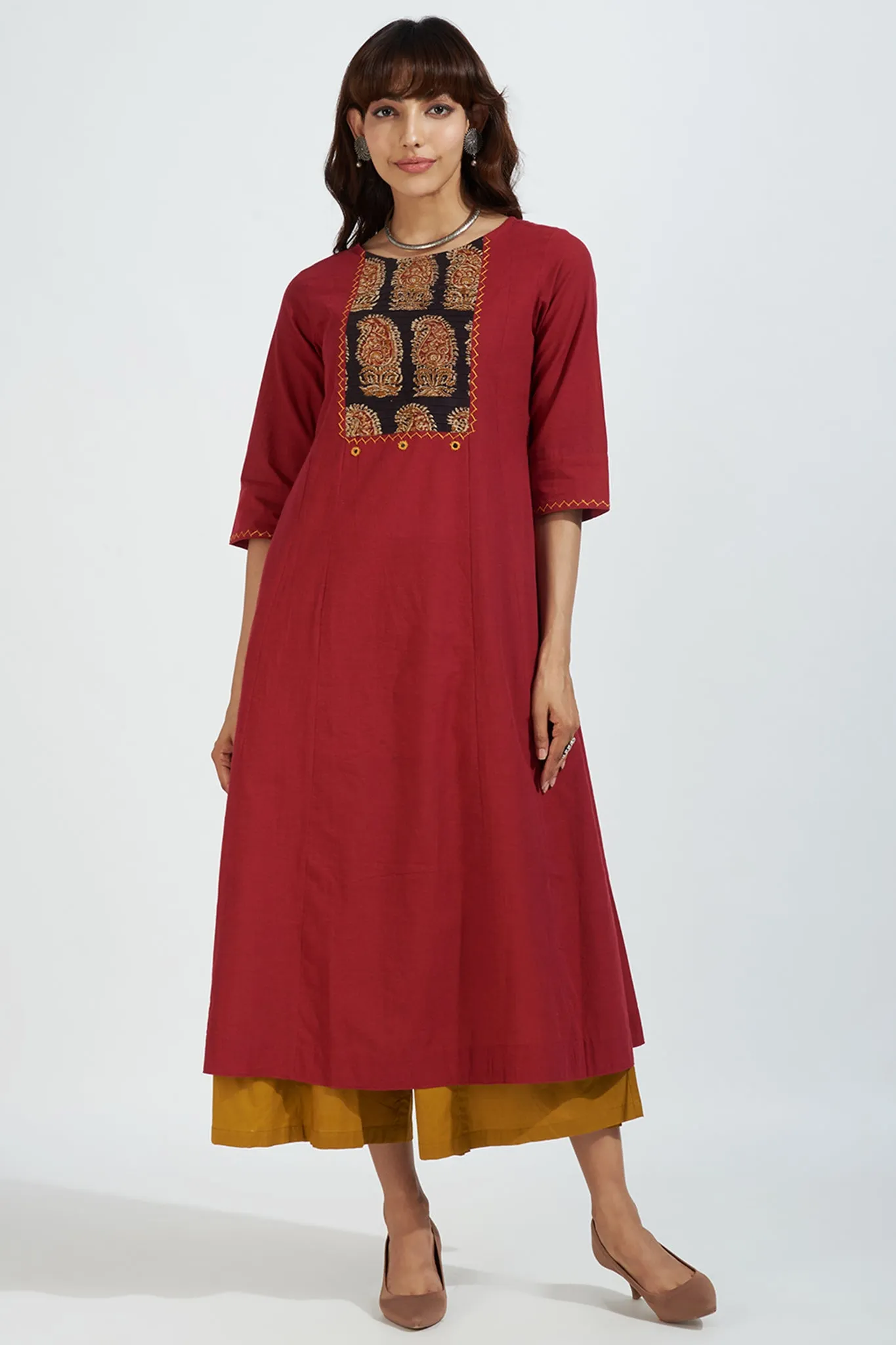 pintuck yoke kurta - scarlet red & noir paisleys