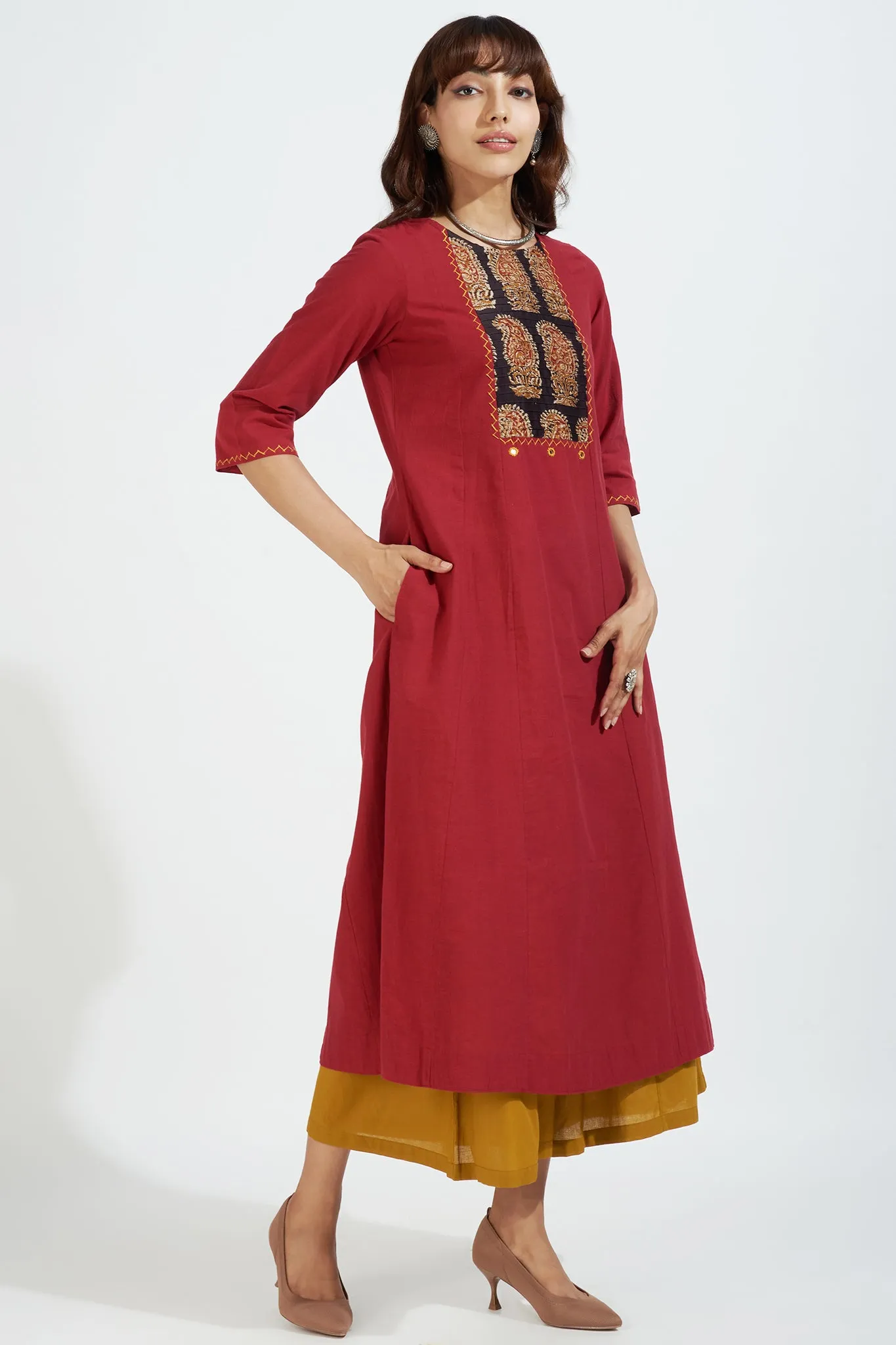 pintuck yoke kurta - scarlet red & noir paisleys