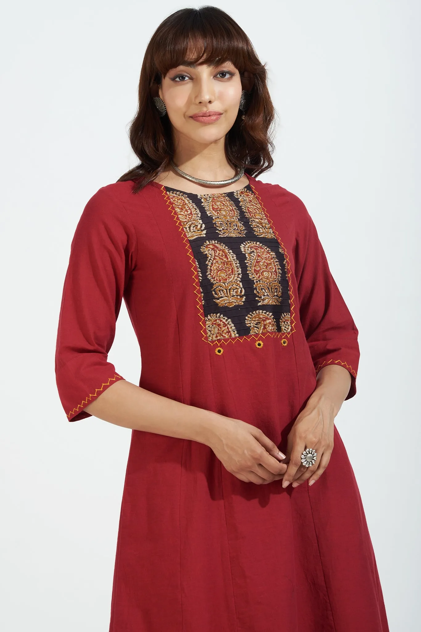 pintuck yoke kurta - scarlet red & noir paisleys