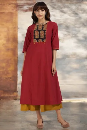 pintuck yoke kurta - scarlet red & noir paisleys