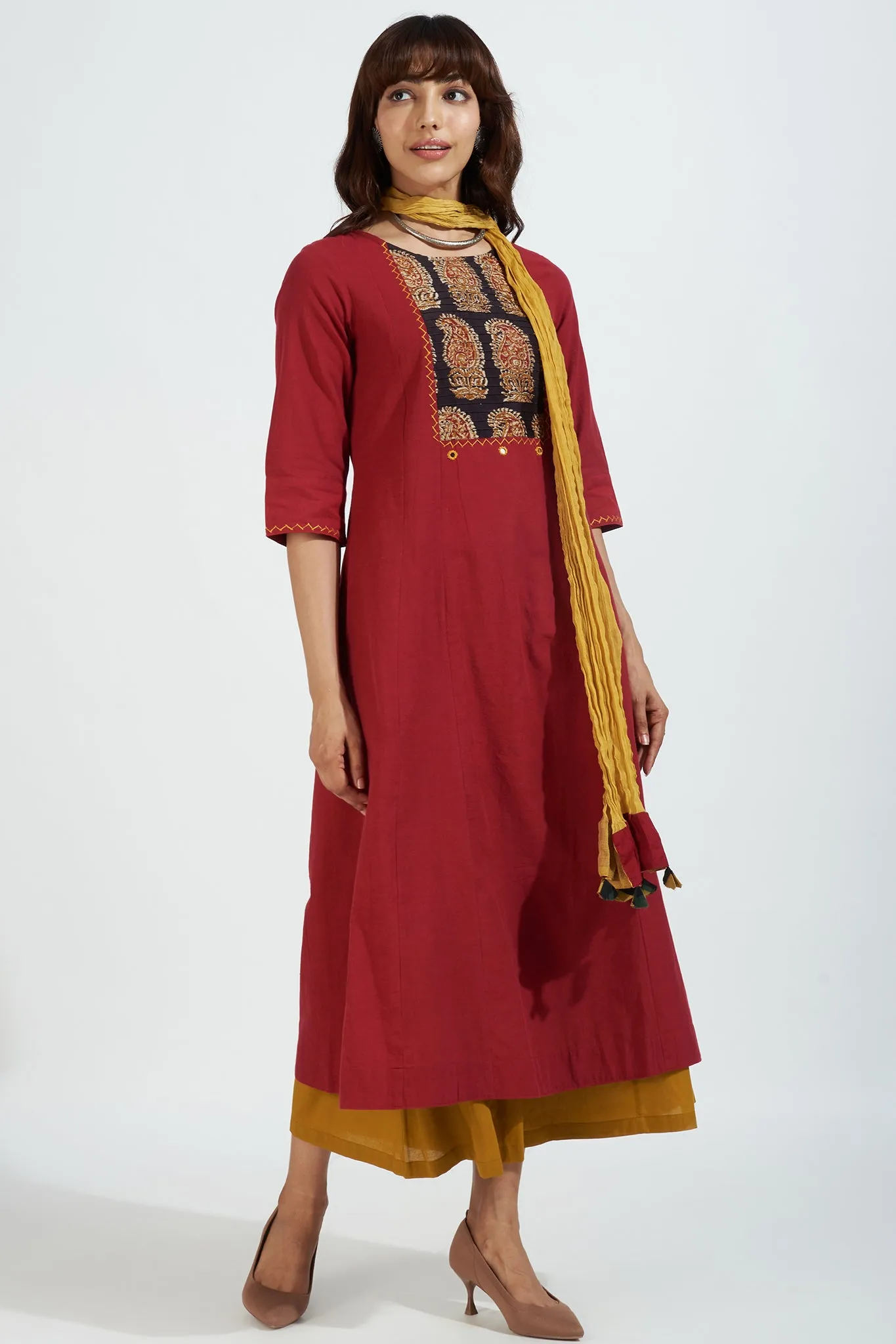 pintuck yoke kurta - scarlet red & noir paisleys