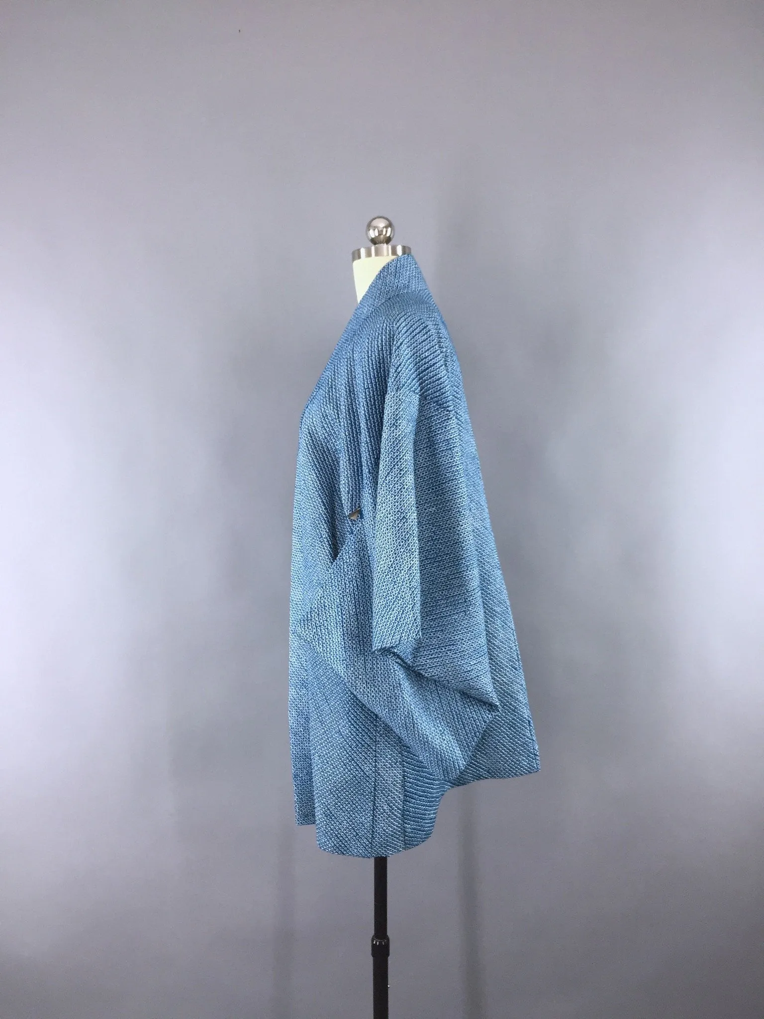 Vintage 1960s Silk Kimono Jacket Haori Cardigan Blue & White Shibori