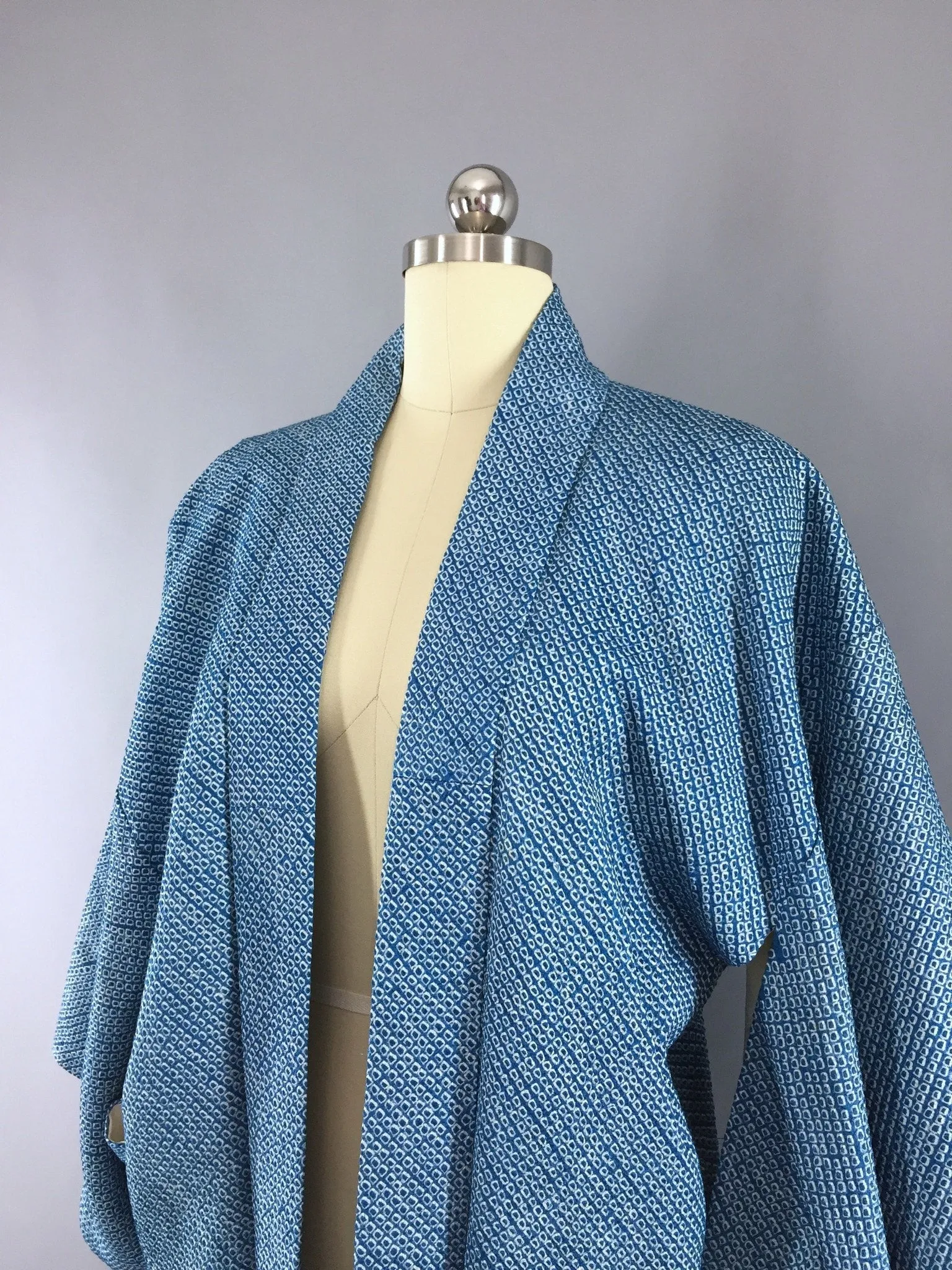 Vintage 1960s Silk Kimono Jacket Haori Cardigan Blue & White Shibori